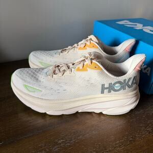 Hoka One One Woman’s Clifton 9 Cream Pink Walking Running Sneakers- Size 10B